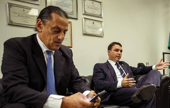 Família Bolsonaro dispensa Wassef; ele não é mais advogado de Flávio –  Repórter Nordeste